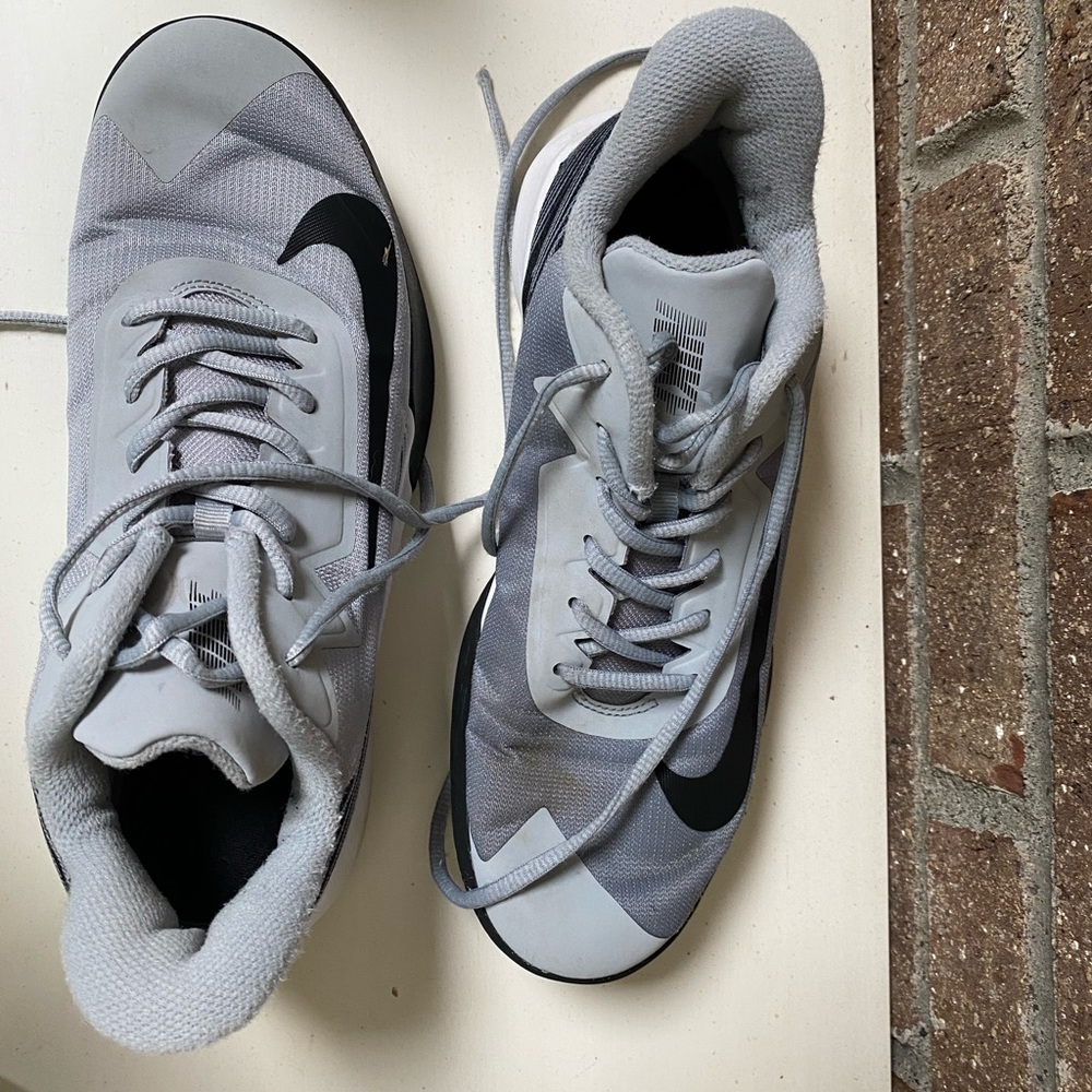 Nike Sneaker - Picture 2 of 5